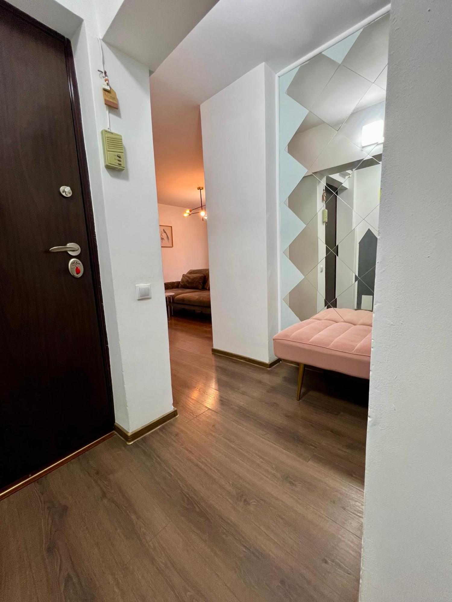 Old Town View- Ultracentral Apartment Targoviste Exterior foto